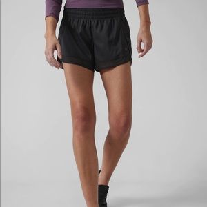 Athleta Mesh Racer Run Short 4 inch